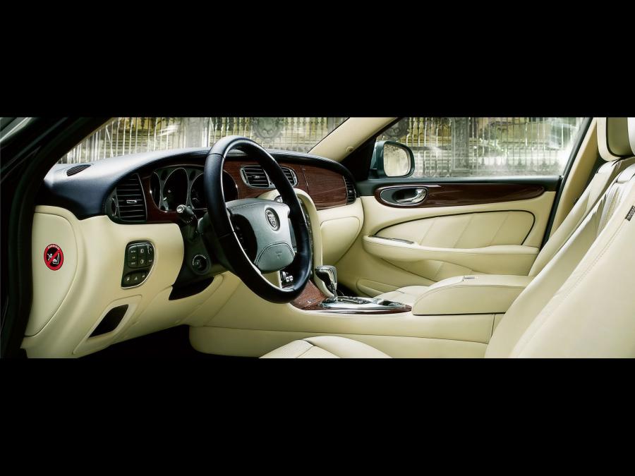  Jaguar XJ Portfolio 2009 года  (фото 19 из 29)